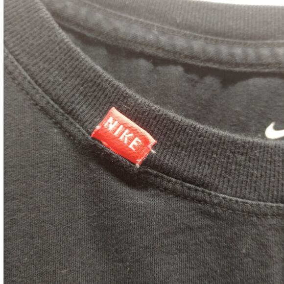 Nike Women's Size Medium Black Worldwide Globe Graphic Swoosh Tee T-Shirt - Picture 3 of 8